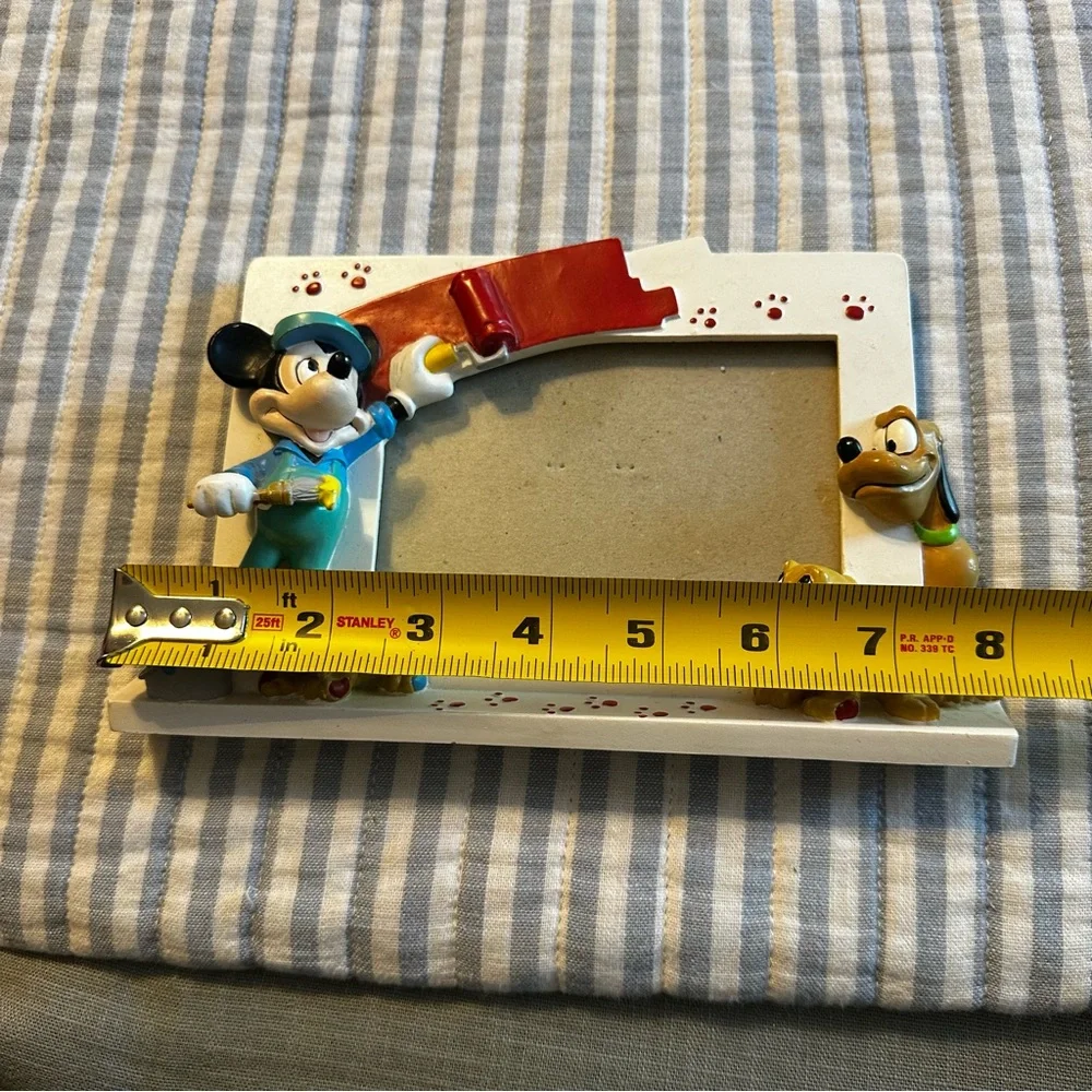 WALT DISNEY CO RESIN 5.5